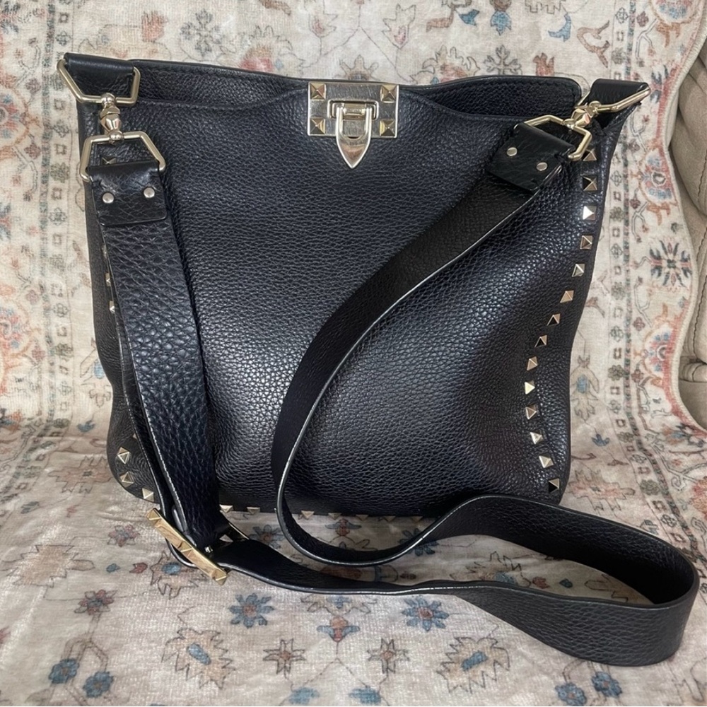 Valentino Garavani Black Hobo Leather Messenger Rockstud Bag - Picture 2 of 15